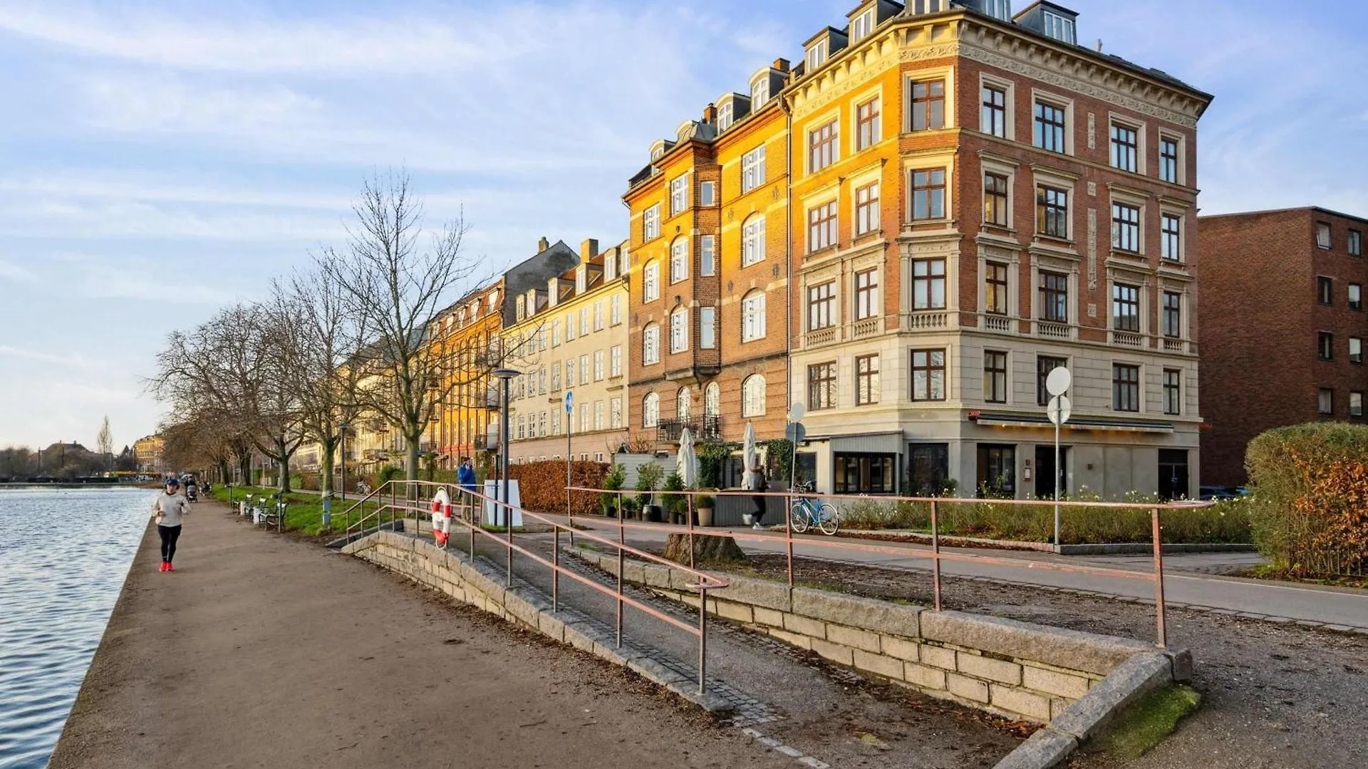 Modern Comfort In Copenhagen'S Coolest District Apartment